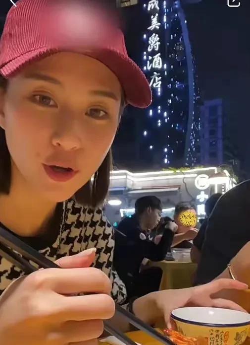 娱乐吃大瓜妹
